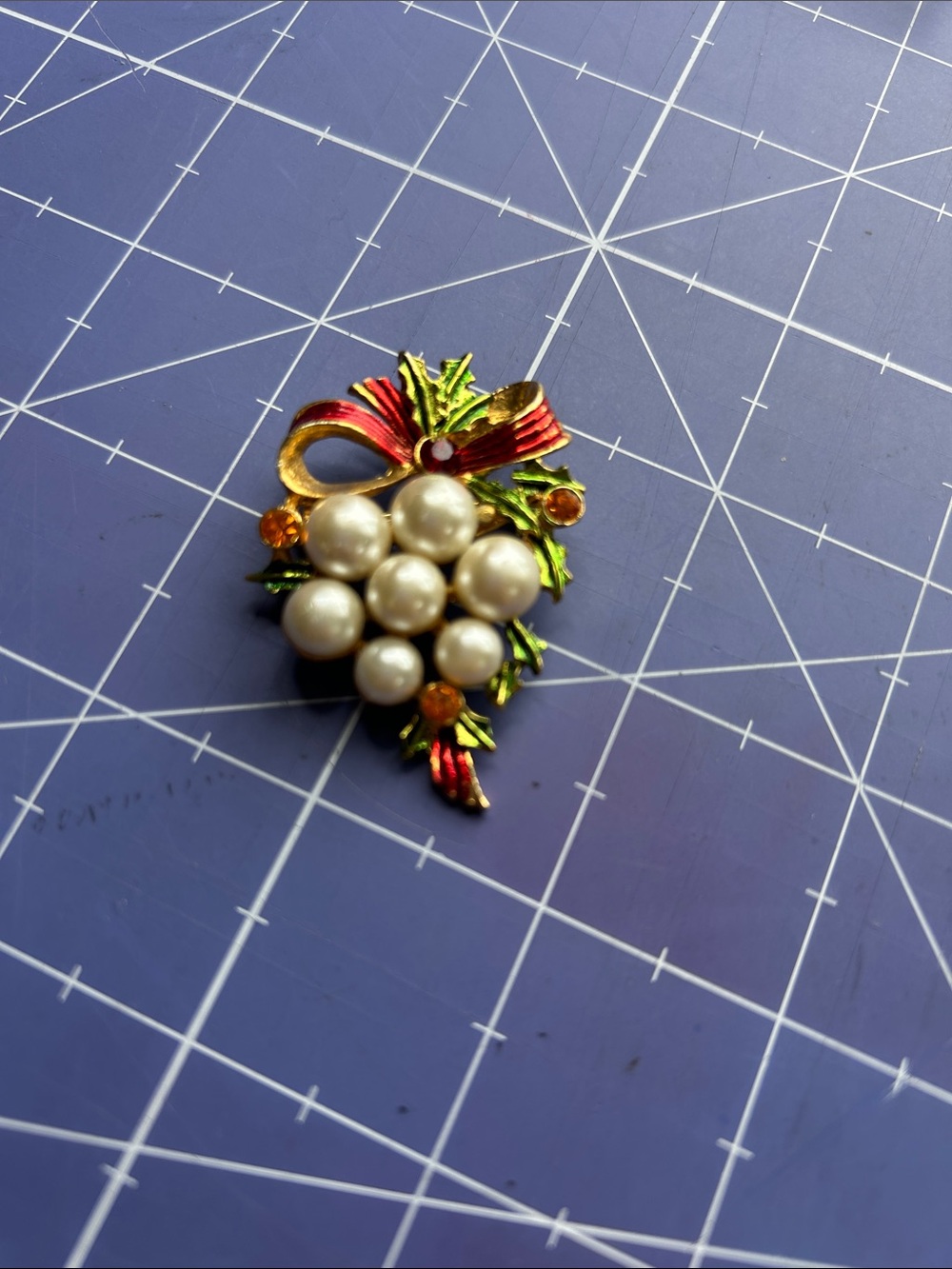 Vintage pearl cluster with rhinestones holiday setting holly and bow brooch